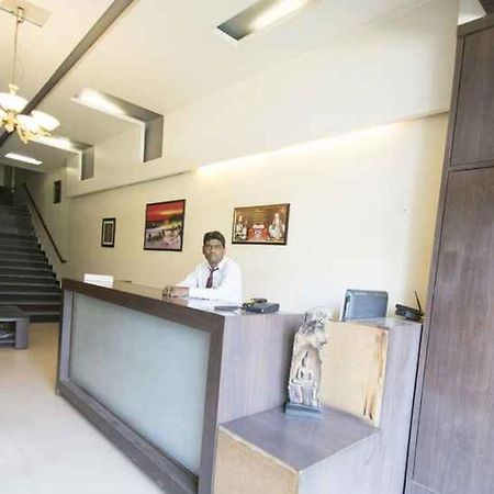 Hotel Royal Palace Aurangabad  Buitenkant foto
