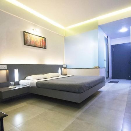 Hotel Royal Palace Aurangabad  Buitenkant foto