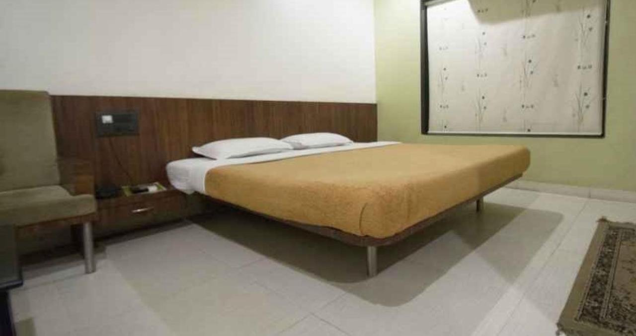 Hotel Royal Palace Aurangabad  Buitenkant foto