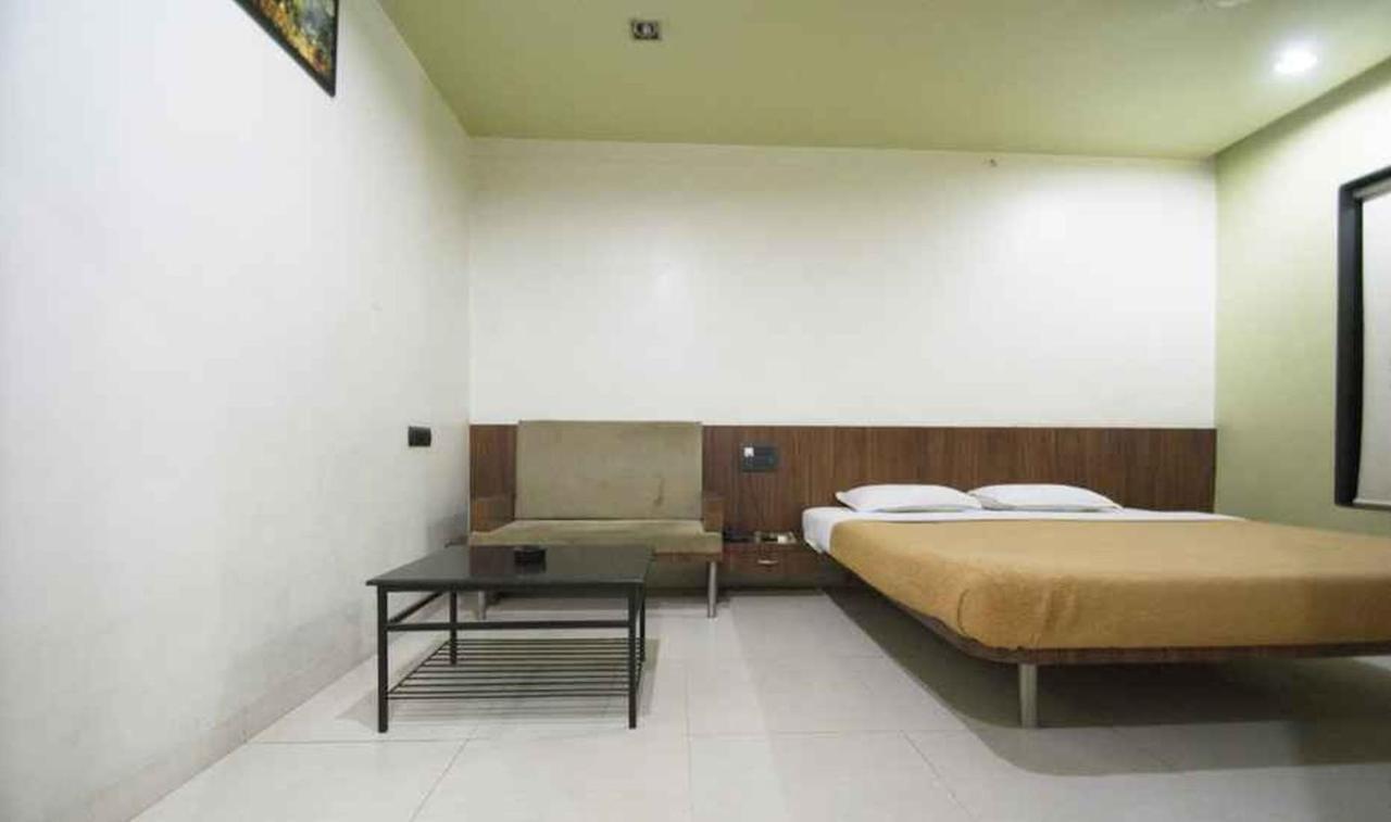Hotel Royal Palace Aurangabad  Buitenkant foto