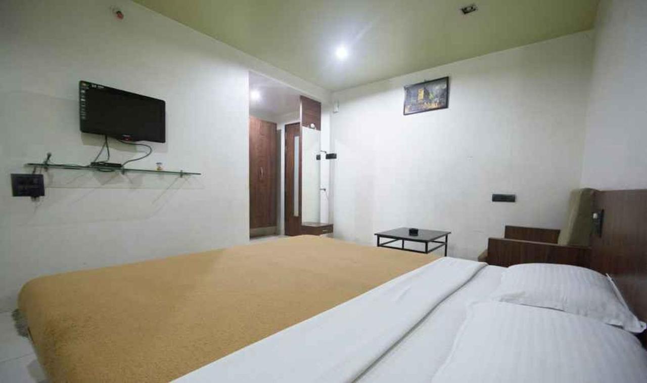Hotel Royal Palace Aurangabad  Buitenkant foto
