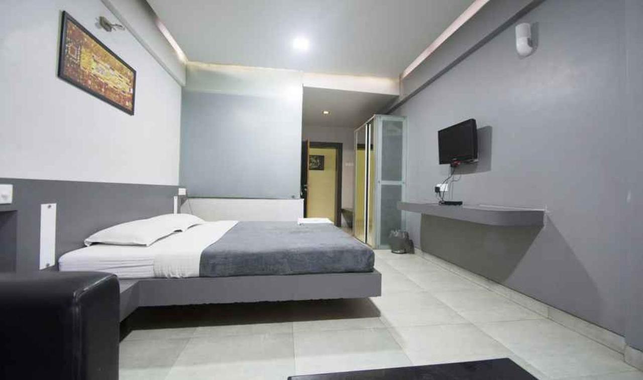 Hotel Royal Palace Aurangabad  Buitenkant foto