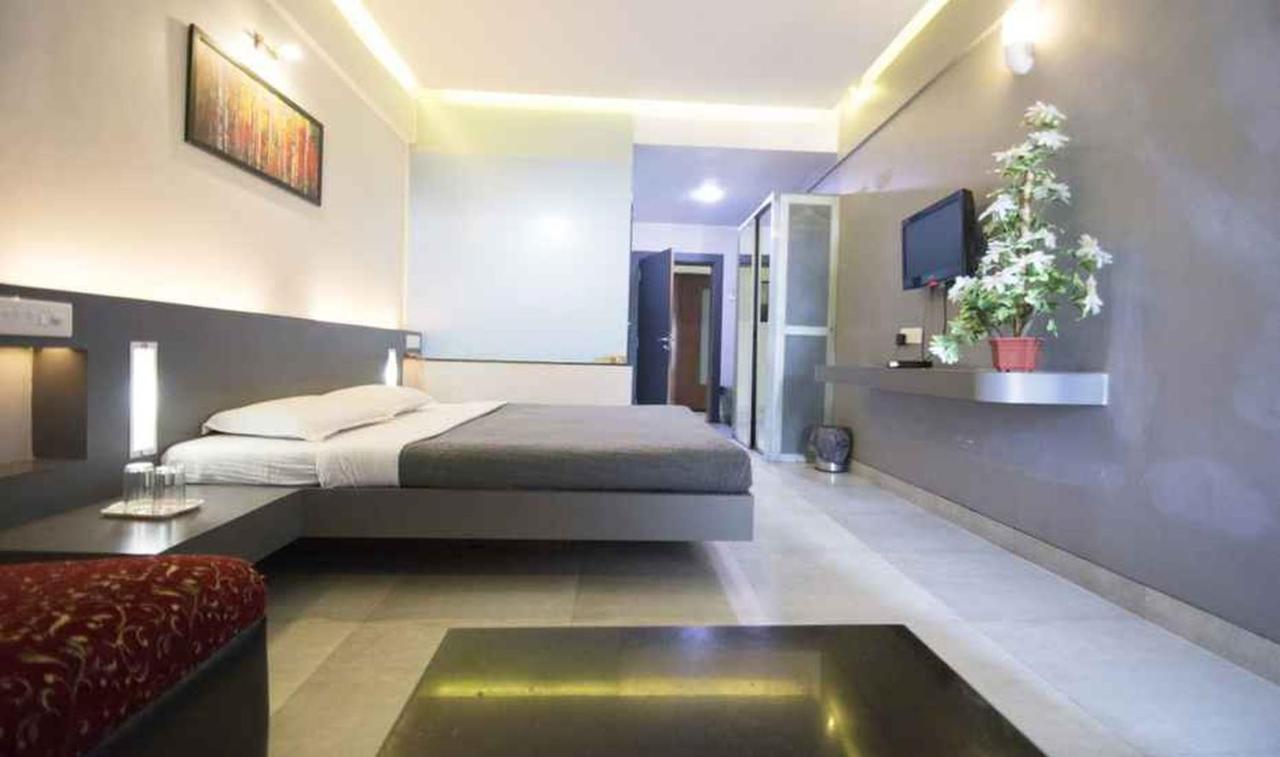 Hotel Royal Palace Aurangabad  Buitenkant foto